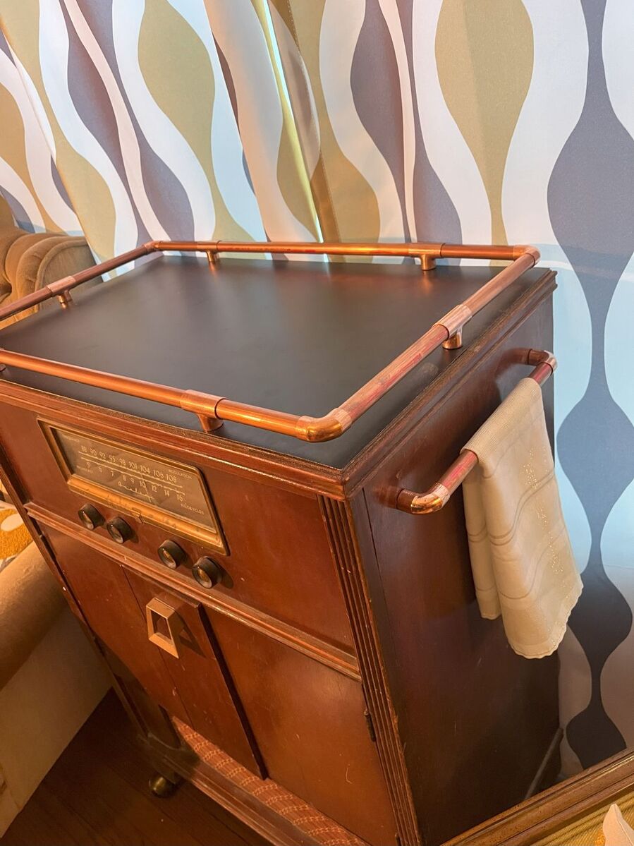 Airline towel bar